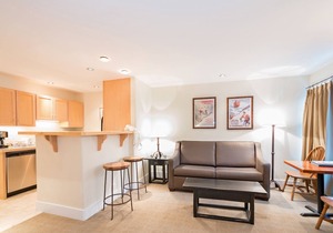 1-Bedroom Mountainside Inn Suite With Fireplace