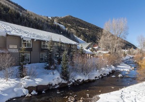 1-Bedroom Mountainside Inn Suite With Fireplace