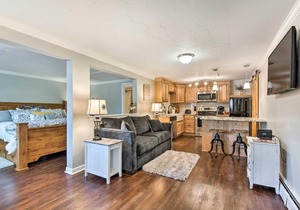 11 Mi to Denver Zoo Lakewood Studio with Fire Pit!