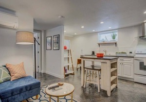 1BD Dog-Friendly Downtown - Urban Neighborhood