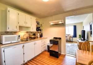 1BR Pets Ok +Great Views + 1 block from Main St