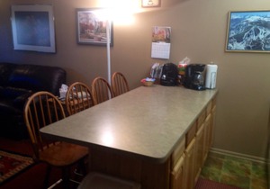 2 BR 1-1/4 Bath Dog friendly, Hi Country Haus 1st Flr WP Condo by river, Cozy!