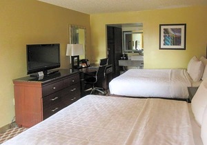 2-Star Hotel ∙ Clarion Inn Fort Collins