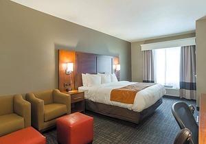 2-Star Hotel ∙ Comfort Suites Loveland