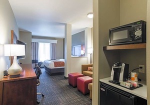 2-Star Hotel ∙ Comfort Suites Loveland