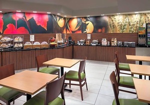 2-Star Hotel ∙ Fairfield Inn by Marriott Loveland Fort Collins