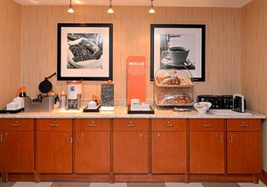 2-Star Hotel ∙ Hampton Inn Denver West Federal Center