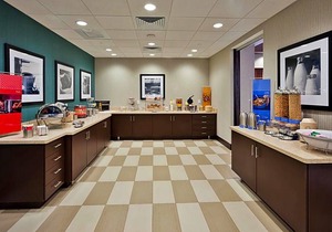 2-Star Hotel ∙ Hampton Inn & Suites Denver Airport / Gateway Park