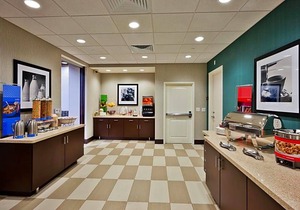 2-Star Hotel ∙ Hampton Inn & Suites Denver Airport / Gateway Park