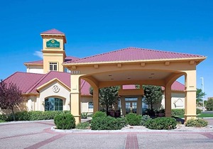 2-Star Hotel ∙ La Quinta by Wyndham Pueblo