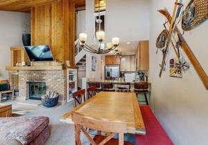 2BR East Vail Condo w/Hot Tub, Market, Free Shuttle