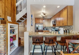 2BR East Vail Condo w/Hot Tub, Market, Free Shuttle
