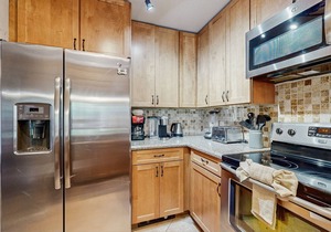 2BR East Vail Condo w/Hot Tub, Market, Free Shuttle