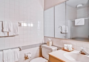 3 Bedroom Gold with A/C #514