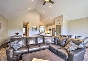 3 Mi to Granby Ranch: Townhome w/Balcony & Views