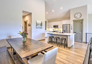 3 Mi to Granby Ranch: Townhome w/Balcony & Views
