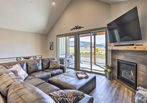 3 Mi to Granby Ranch Townhome with Balcony and Views