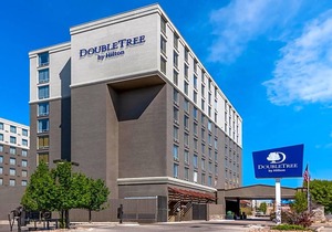 3-Star Hotel ∙ DoubleTree by Hilton Denver Cherry Creek, CO