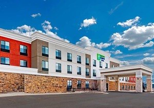 3-Star Hotel ∙ Holiday Inn Express & Suites Trinidad, an IHG Hotel