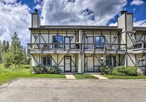 3-Story Home with Balcony about 6 Mi to Winter Park!