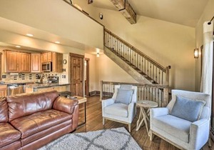 3-Story Home with Balcony about 6 Mi to Winter Park!