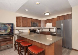 7th Nt Free! Ski-in/out! Balcony/Elevator/Garage,Complex Pool/Spa,Fireplace
