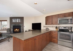 7th Nt Free! Ski-in/out! Balcony/Elevator/Garage,Complex Pool/Spa,Fireplace