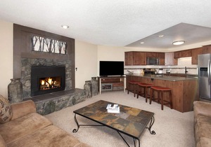 7th Nt Free! Ski-in/out! Balcony/Elevator/Garage,Complex Pool/Spa,Fireplace