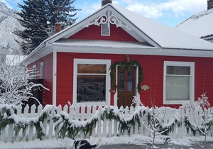 Adorable 1903 Victorian in the Heart of Glenwood Springs Downtown.
