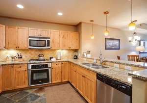 AL4110 | Private Courtyard with Hot Tub | Rare Opportunity | Air Chilling | Pool
