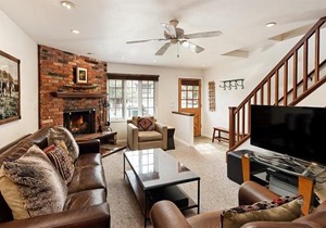 Alpenblick Unit 18, Spacious Remodeled Townhouse with Great Location