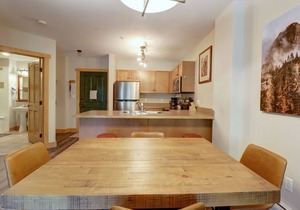 Amazing Condo With Awesome Views! Two Hot Tubs! CS221