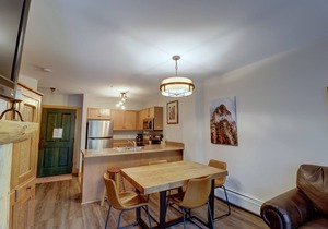 Amazing Condo With Awesome Views! Two Hot Tubs! CS221