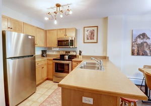 Amazing Condo With Awesome Views! Two Hot Tubs! CS221