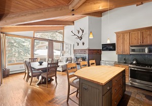 Aspen Alps Corner Deluxe 2 Bedroom, walking distance to town