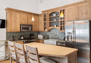 Aspen Alps Corner Deluxe 2 Bedroom, walking distance to town
