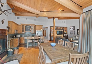 Aspen Alps Corner Deluxe 2 Bedroom, walking distance to town
