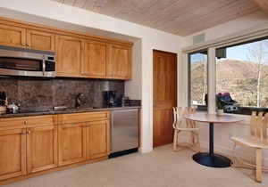 Aspen Alps - Studio with kitchenette and full bath -next to Aspen Mountain