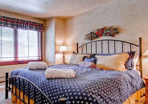 Bachelor Gulch/Beaver Creek Private Home Ski in/Walk Out Ritz Access