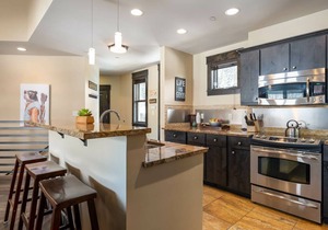 ☟ Base Village Loft 102 | WALK DOWNSTAIRS TO BASE AREA | Private Garage | SKI SKI SKI