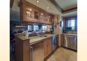 Bear Claw 306 - Ski-in Ski-out Condo!