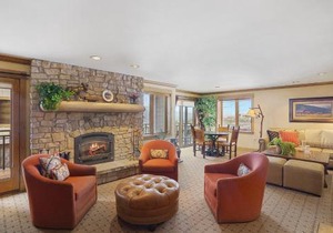 Bear Claw 306 - Ski-in Ski-out Condo!