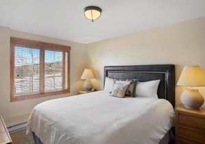 Bear Claw 312 - Ski-in Ski-out Condo!
