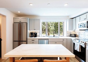 Beautiful 2 Bed/2 Bath in Vail Village – Walk to Gondola One or Golden Peak!