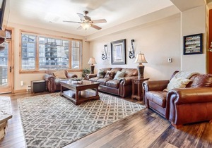 Beautiful 3 Bedroom Property next to Lake Dillon in Frisco!!