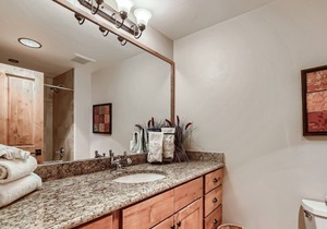 Beautiful 3 Bedroom Property next to Lake Dillon in Frisco!!