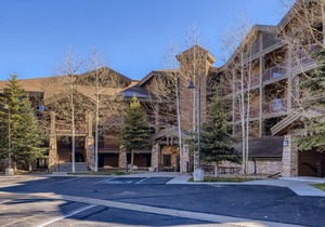 Beautiful 3 Bedroom Property next to Lake Dillon in Frisco!!