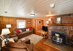 Beautiful and peaceful Cabin on 35 Acres!