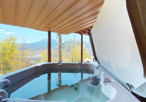 Beautiful cabin with mountain view, hot tub & luxury kitchen