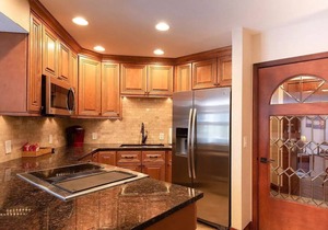 Beautiful Condo - Riverfront-Slopeside-Walk to Resort-On Bus Route